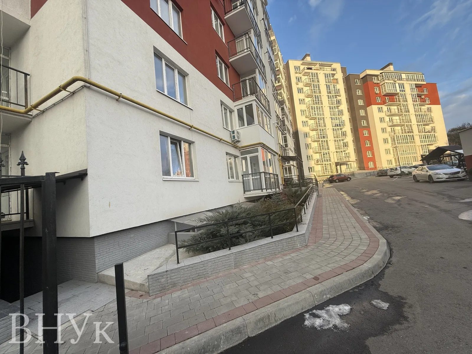 Apartments for sale 3 rooms, 96 m², 1st fl./10 floors. Lepkoho B. vul., Ternopil. 