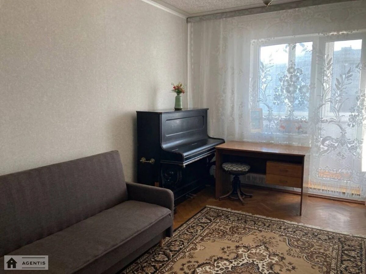 Сдам квартиру 3 комнаты, 69 m², 5 эт./9 этажей. 6, Свободы 6, Киев. 