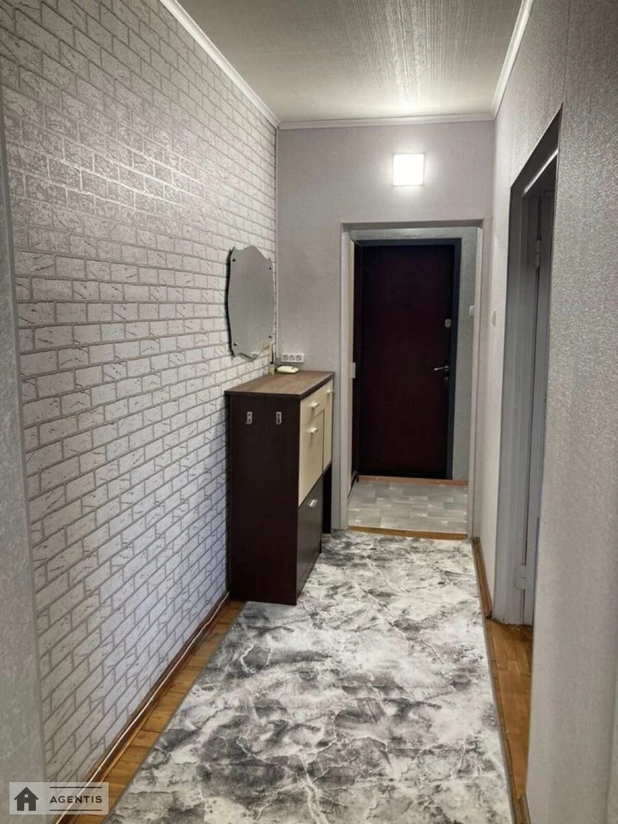 Сдам квартиру 3 комнаты, 69 m², 5 эт./9 этажей. 6, Свободы 6, Киев. 