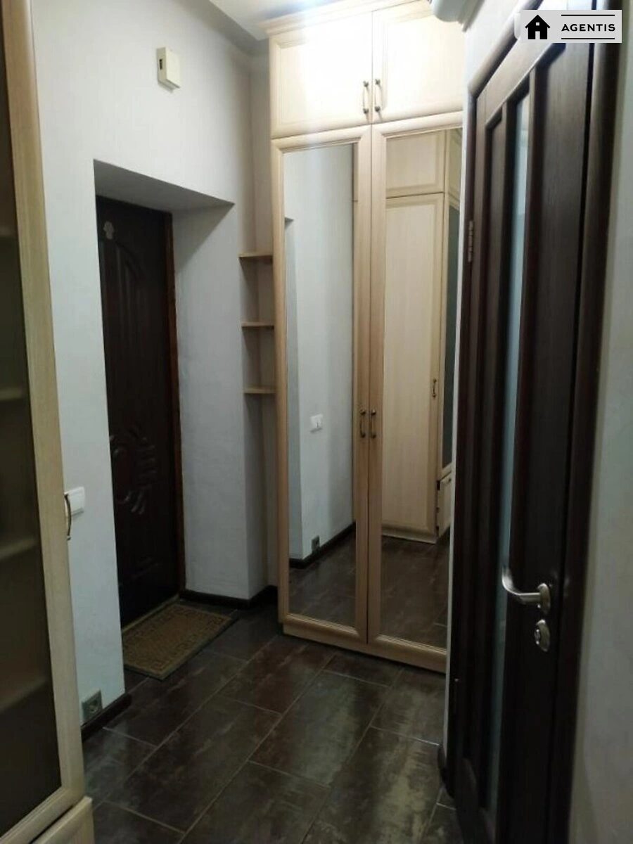 Здам квартиру 2 кімнати, 47 m², 4 пов./6 поверхів. 9, Гоголівська 9, Київ. 