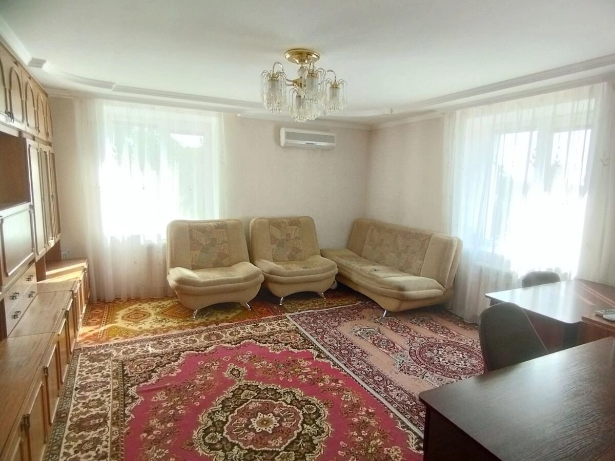 Apartments for sale 3 rooms, 76 m², 3rd fl./3 floors. Подільський (ленінський), Kropyvnytskyy. 