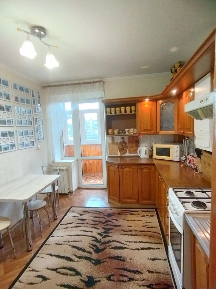 Apartments for sale 3 rooms, 76 m², 3rd fl./3 floors. Подільський (ленінський), Kropyvnytskyy. 