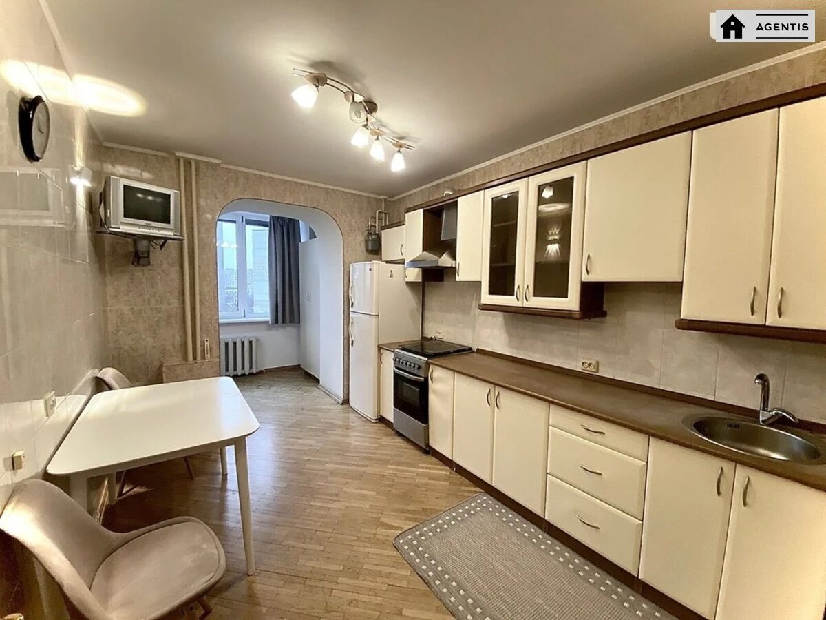 Сдам квартиру 1 комната, 47 m², 6 эт./11 этажей. 17, Драгоманова 17, Киев. 