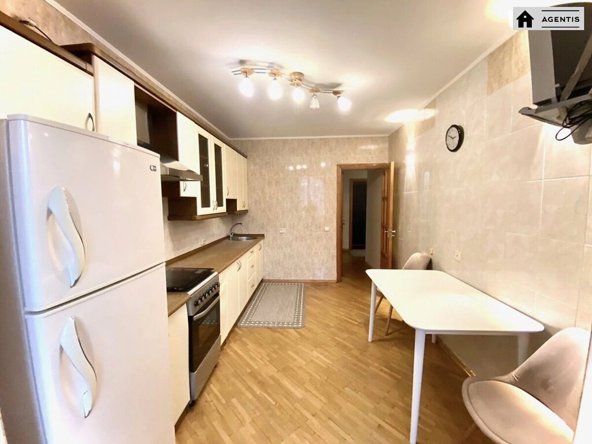 Сдам квартиру 1 комната, 47 m², 6 эт./11 этажей. 17, Драгоманова 17, Киев. 