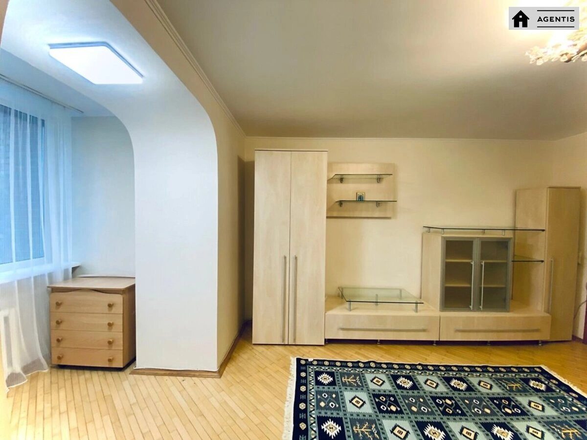 Сдам квартиру 1 комната, 47 m², 6 эт./11 этажей. 17, Драгоманова 17, Киев. 