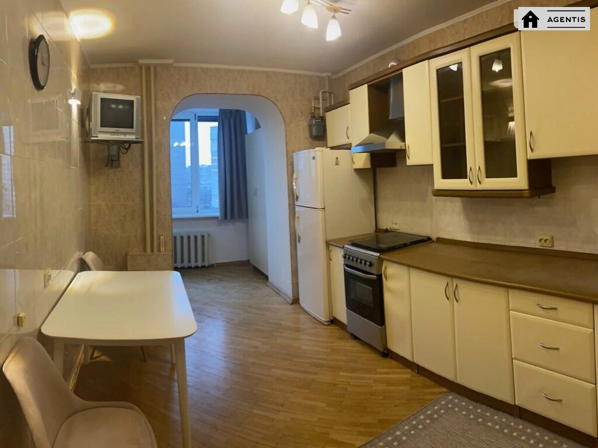 Сдам квартиру 1 комната, 47 m², 6 эт./11 этажей. 17, Драгоманова 17, Киев. 