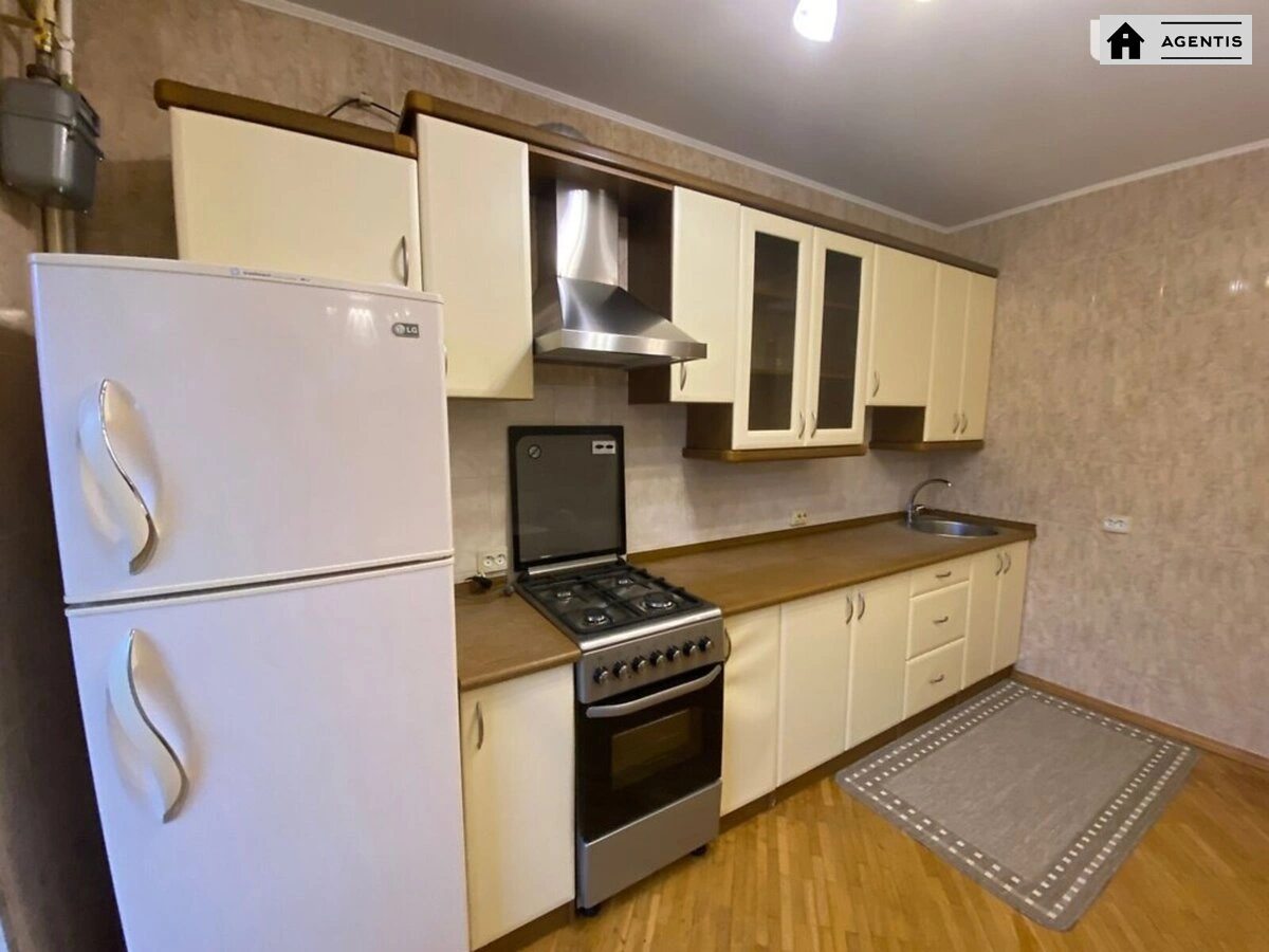 Сдам квартиру 1 комната, 47 m², 6 эт./11 этажей. 17, Драгоманова 17, Киев. 