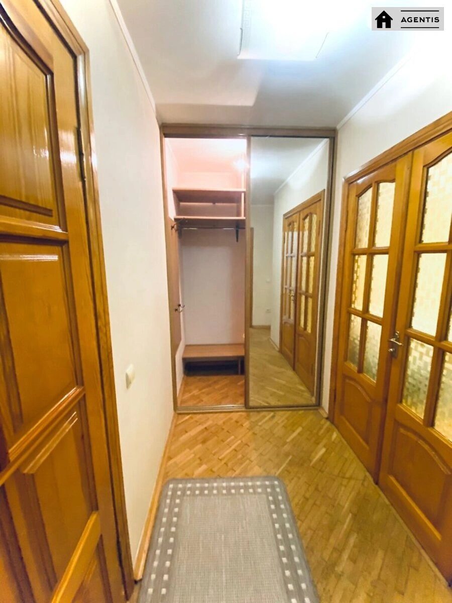 Сдам квартиру 1 комната, 47 m², 6 эт./11 этажей. 17, Драгоманова 17, Киев. 