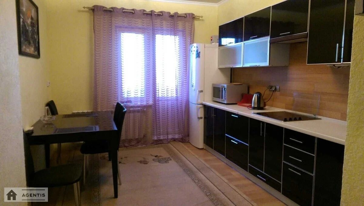 Сдам квартиру 1 комната, 52 m², 11 эт./32 этажа. 19, Харьковское 19, Киев. 