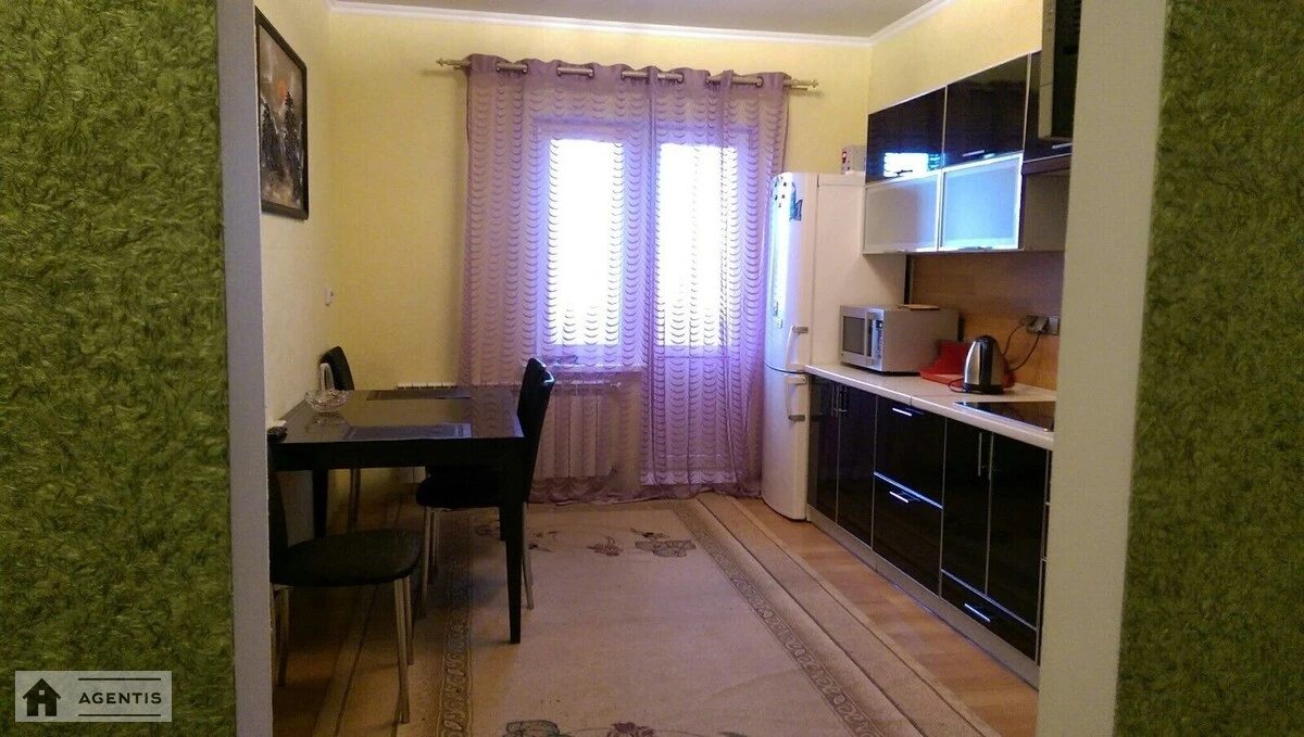 Сдам квартиру 1 комната, 52 m², 11 эт./32 этажа. 19, Харьковское 19, Киев. 