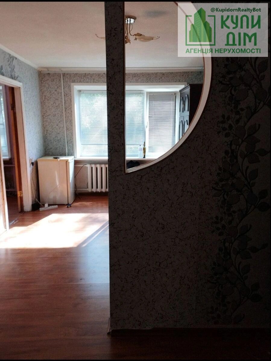 Apartments for sale 3 rooms, 64 m², 1st fl./5 floors. 10-a Liniya , Kropyvnytskyy. 