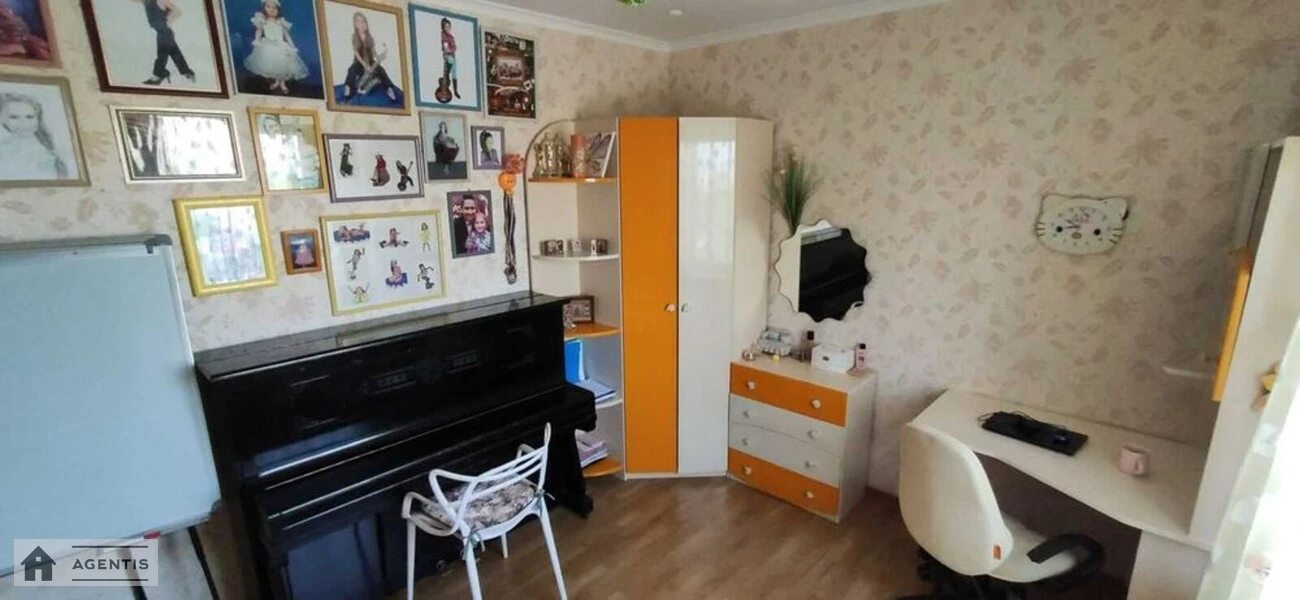 Сдам квартиру 3 комнаты, 98 m², 5 эт./22 этажа. Правды, Киев. 