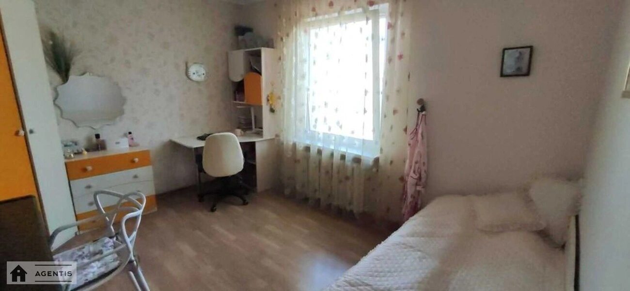 Сдам квартиру 3 комнаты, 98 m², 5 эт./22 этажа. Правды, Киев. 