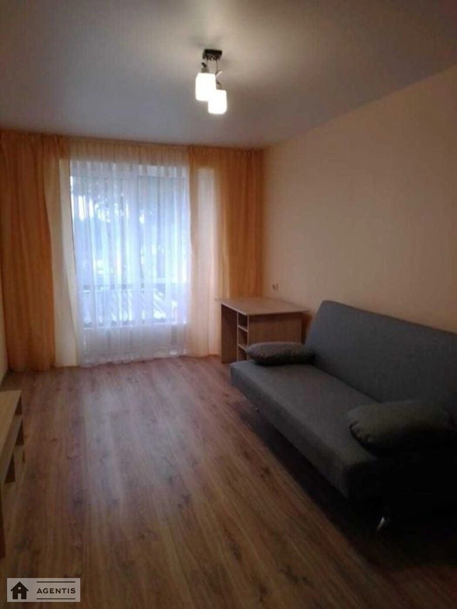 Сдам квартиру 1 комната, 43 m², 6 эт./11 этажей. 34, Радистов 34, Киев. 