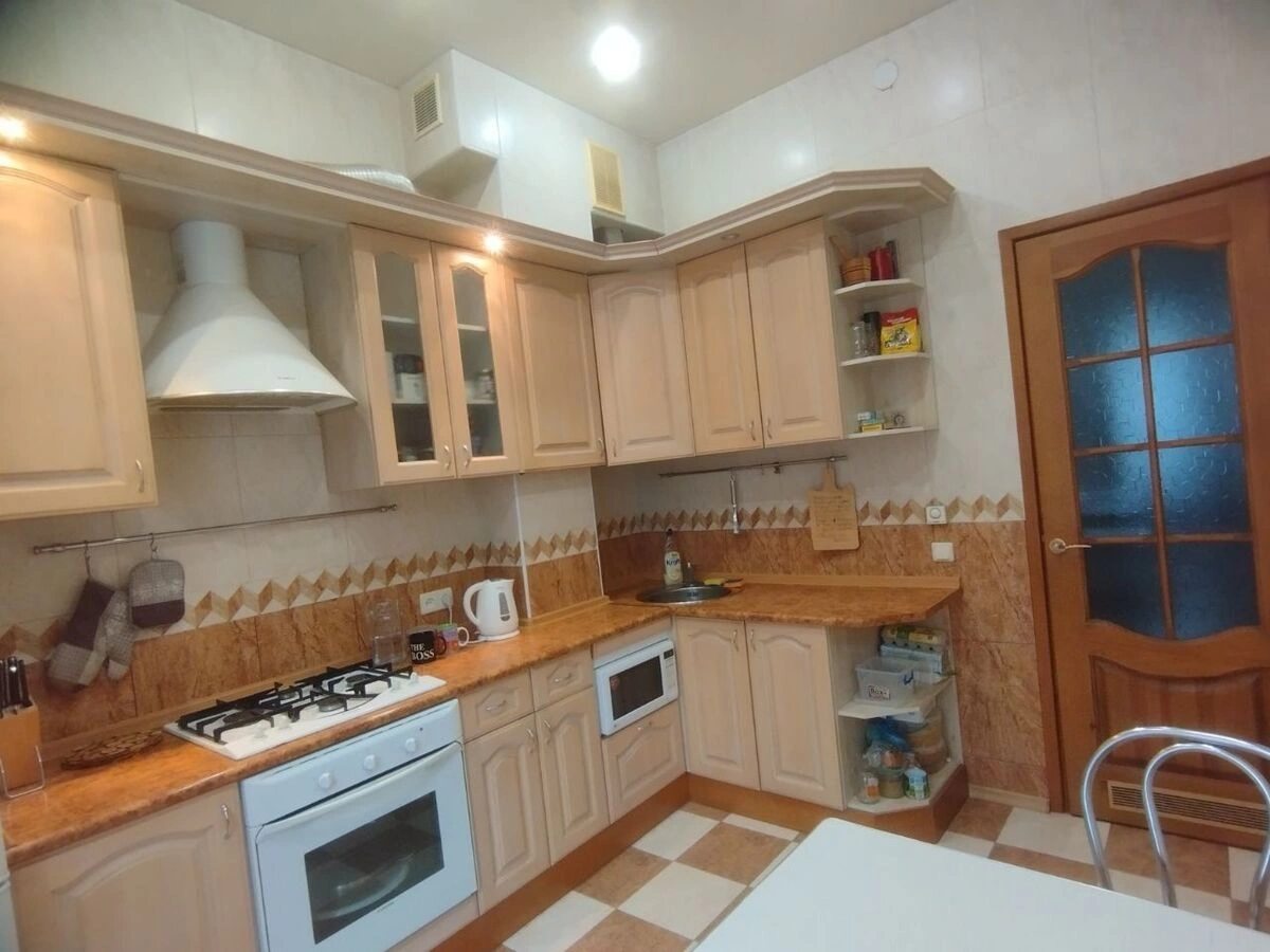 Apartments for sale 3 rooms, 69 m², 2nd fl./4 floors. Подільський (ленінський), Kropyvnytskyy. 