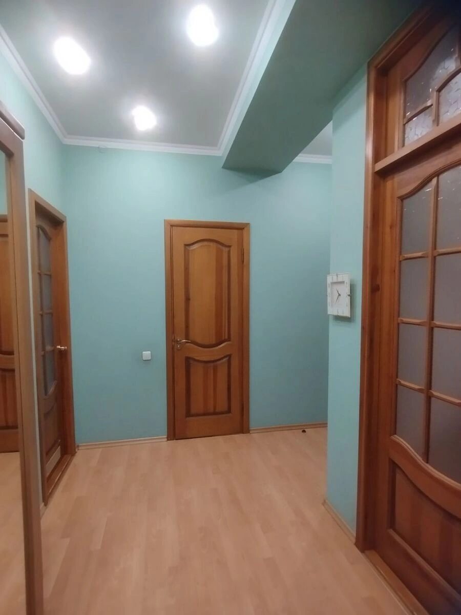 Apartments for sale 3 rooms, 69 m², 2nd fl./4 floors. Подільський (ленінський), Kropyvnytskyy. 