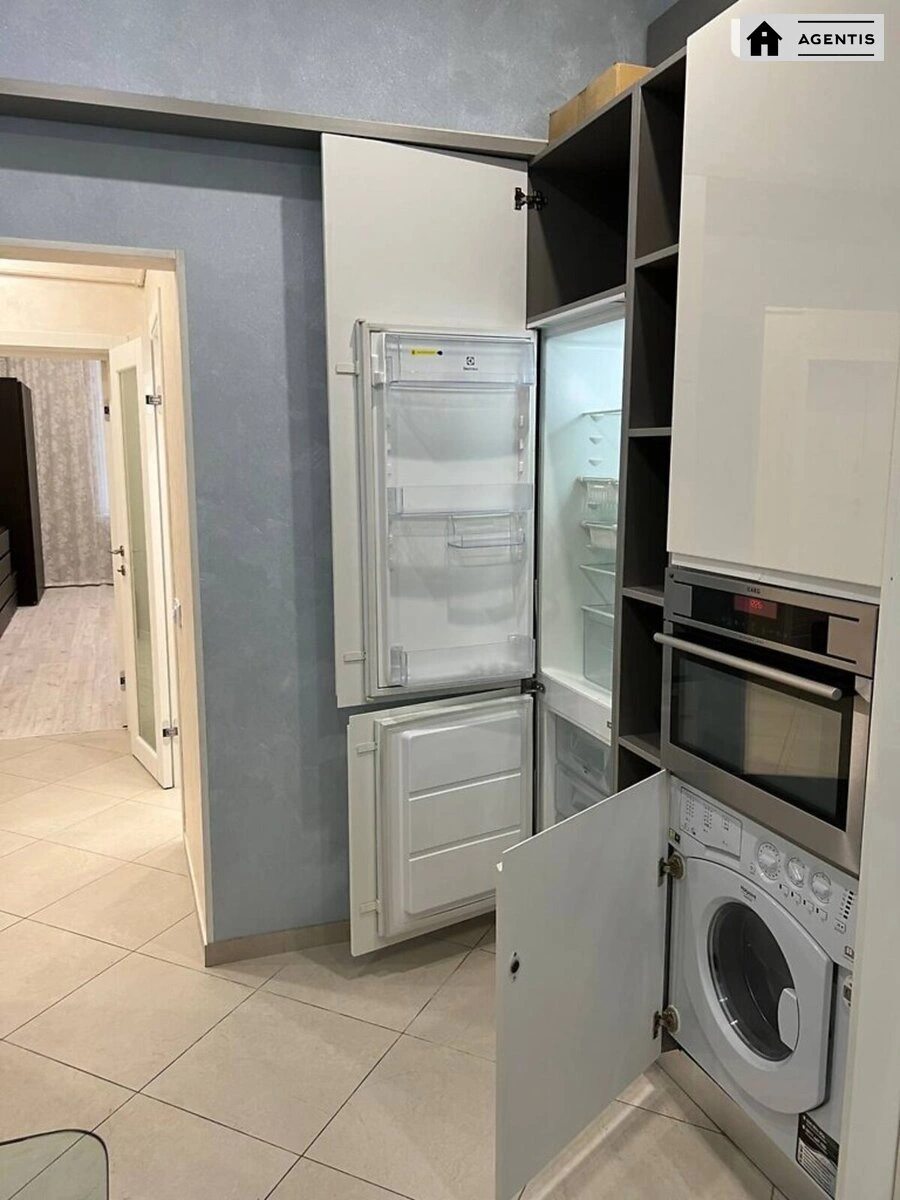 Сдам квартиру 2 комнаты, 49 m², 2 эт./5 этажей. 21, Малоподвальная 21, Киев. 