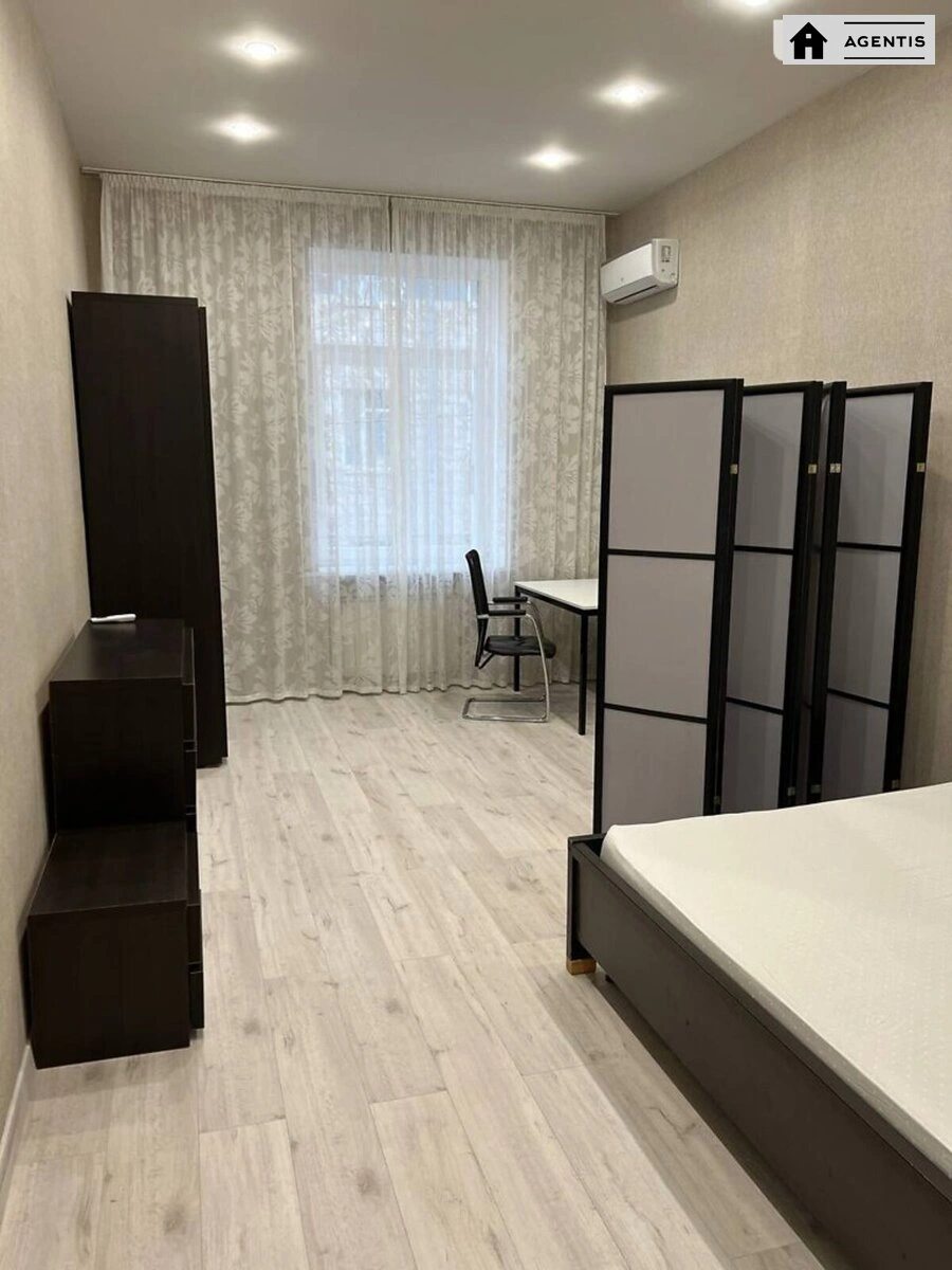 Сдам квартиру 2 комнаты, 49 m², 2 эт./5 этажей. 21, Малоподвальная 21, Киев. 