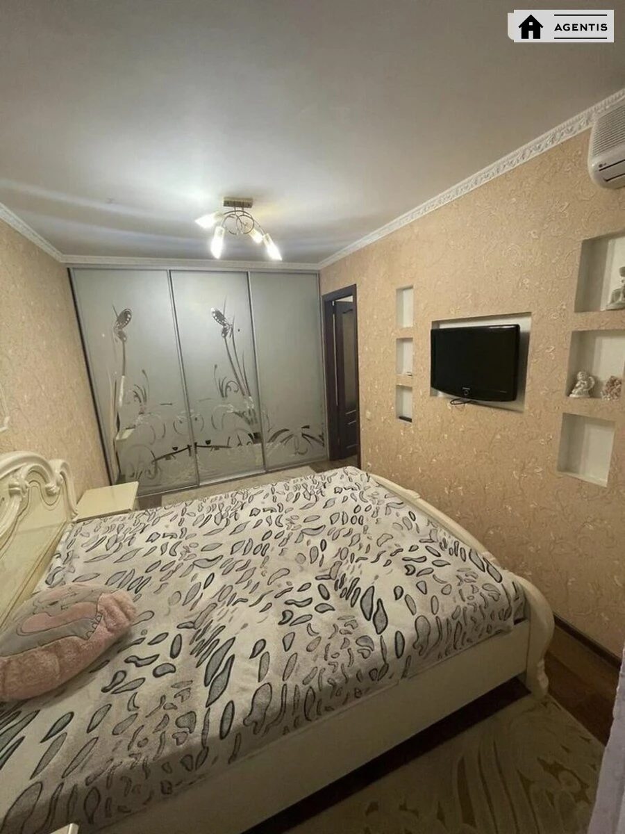 Сдам квартиру 2 комнаты, 43 m², 3 эт./5 этажей. 11, Вацлава Гавела бульв. (Івана Лепсе), Киев. 