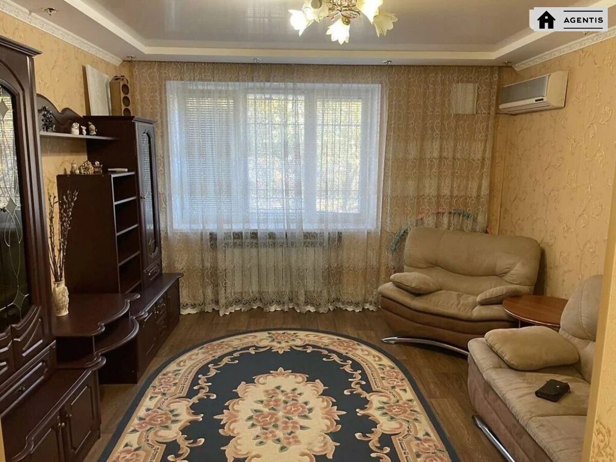 Сдам квартиру 2 комнаты, 43 m², 3 эт./5 этажей. 11, Вацлава Гавела бульв. (Івана Лепсе), Киев. 