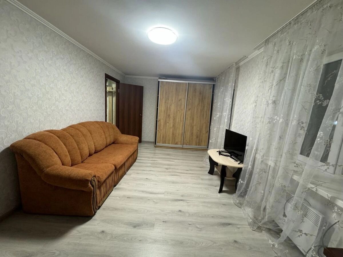 Apartments for sale 1 room, 36 m², 2nd fl./4 floors. Sevastopolska vul., Kropyvnytskyy. 