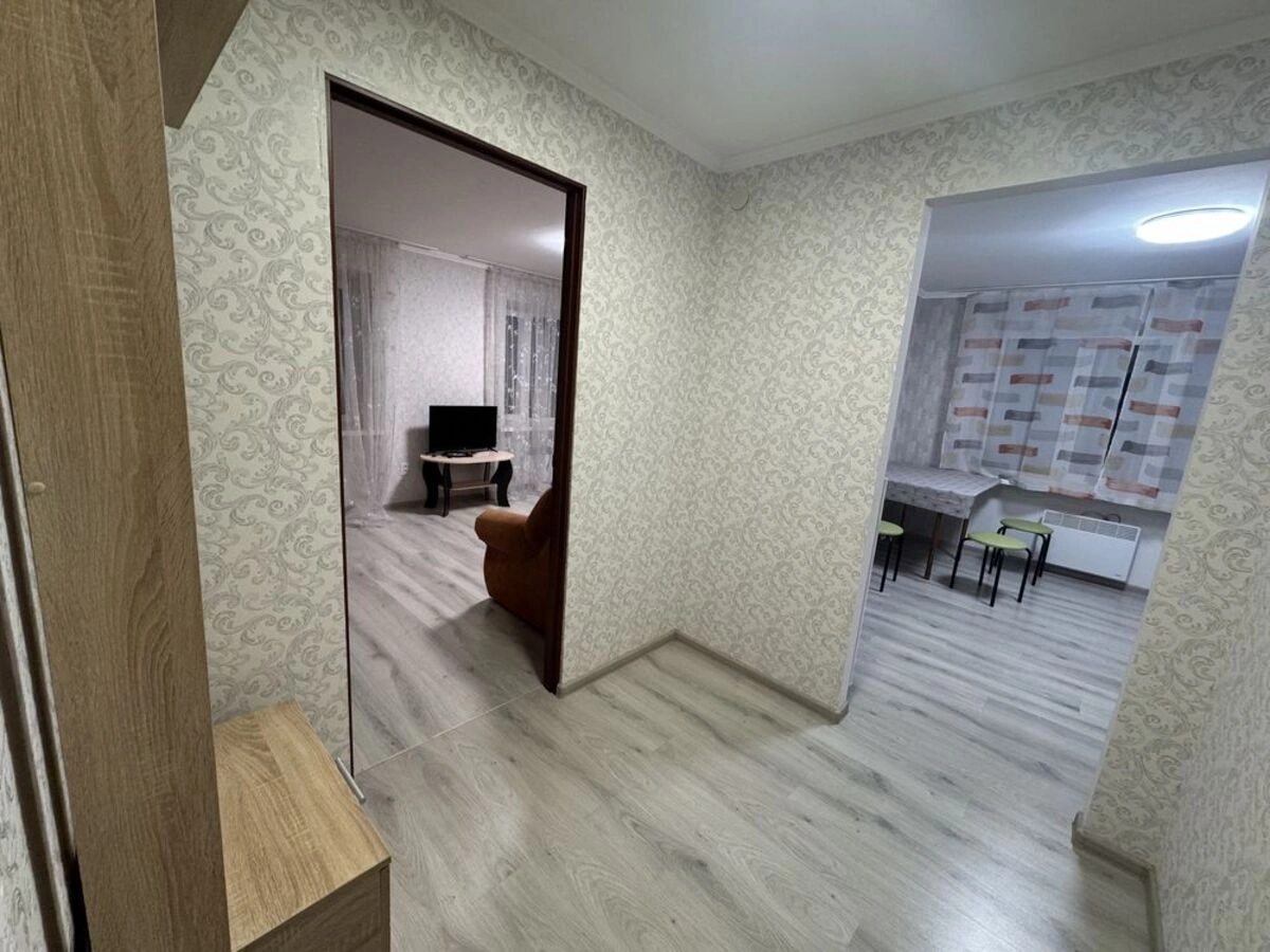 Apartments for sale 1 room, 36 m², 2nd fl./4 floors. Sevastopolska vul., Kropyvnytskyy. 