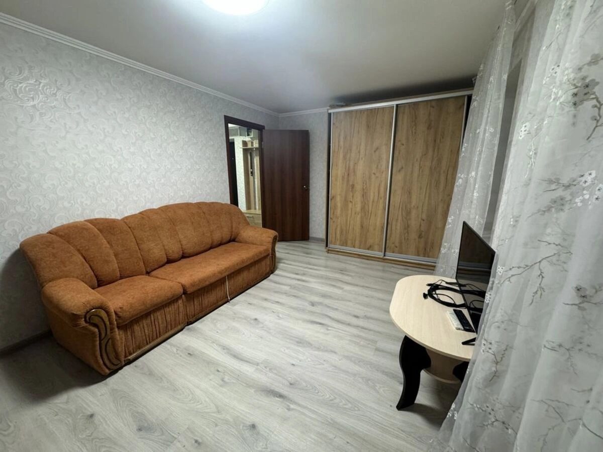 Apartments for sale 1 room, 36 m², 2nd fl./4 floors. Sevastopolska vul., Kropyvnytskyy. 