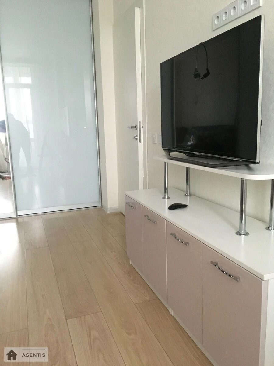 Сдам квартиру 1 комната, 48 m², 17 эт./25 этажей. 10, Драгоманова 10, Киев. 