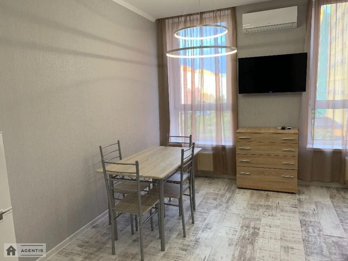 Сдам квартиру 1 комната, 32 m², 4 эт./9 этажей. 17, Соборності просп. (Воззєднання), Киев. 