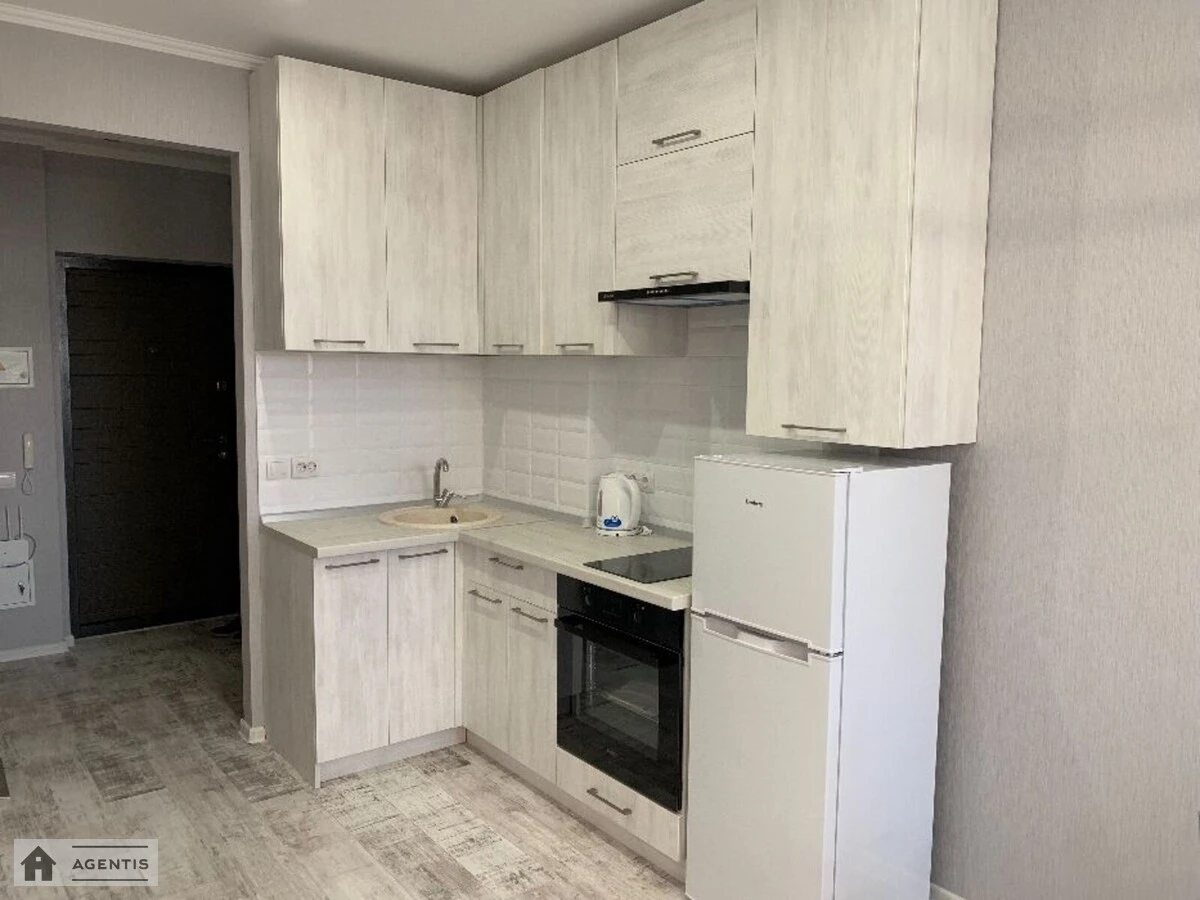 Сдам квартиру 1 комната, 32 m², 4 эт./9 этажей. 17, Соборності просп. (Воззєднання), Киев. 