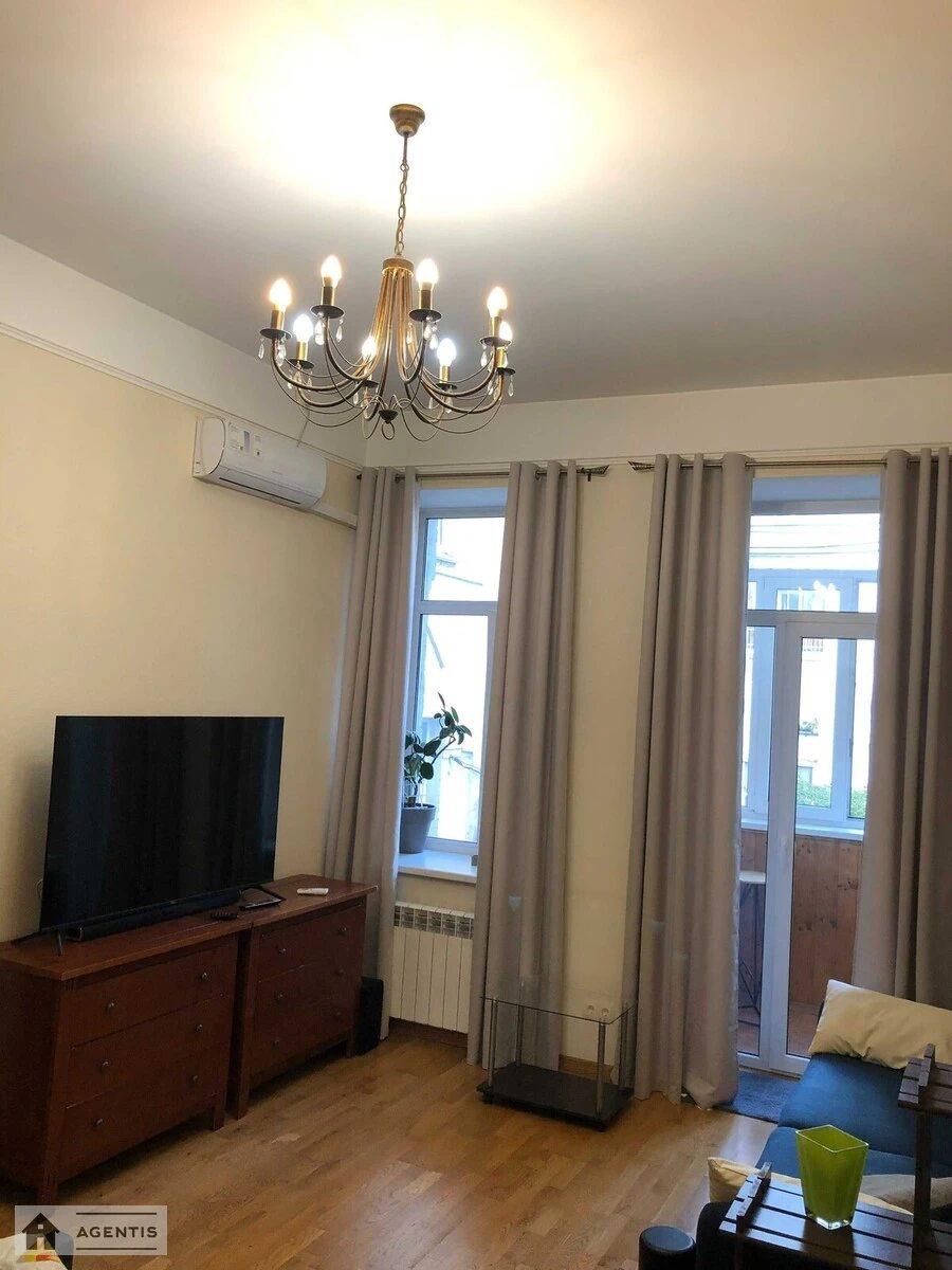 Сдам квартиру 1 комната, 40 m², 3 эт./5 этажей. 39, Антоновича вул. (Горького), Киев. 