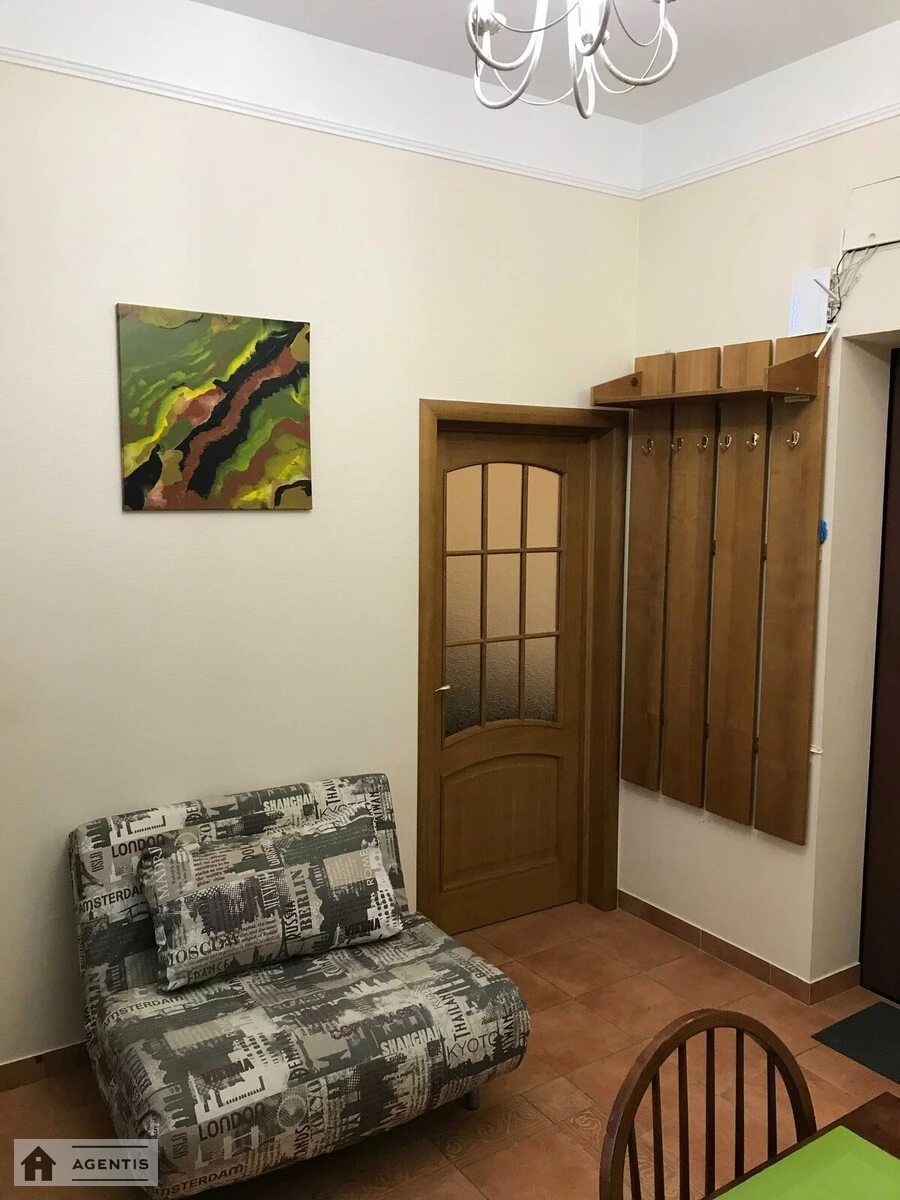 Сдам квартиру 1 комната, 40 m², 3 эт./5 этажей. 39, Антоновича вул. (Горького), Киев. 