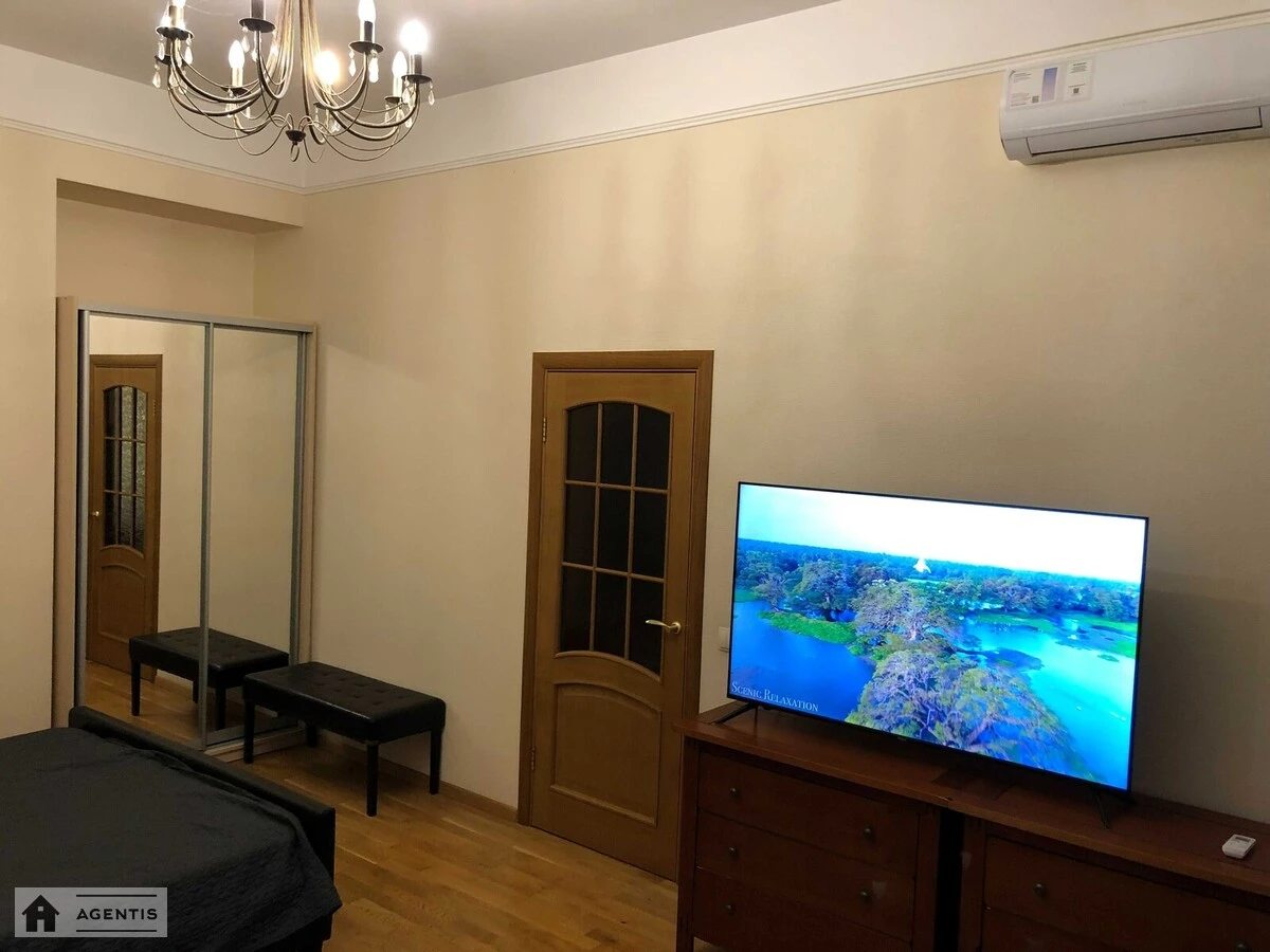 Сдам квартиру 1 комната, 40 m², 3 эт./5 этажей. 39, Антоновича вул. (Горького), Киев. 