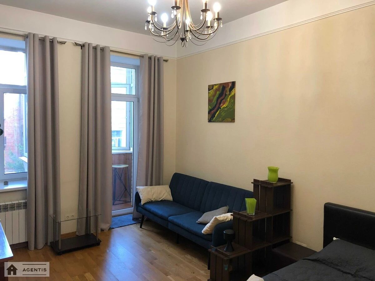 Сдам квартиру 1 комната, 40 m², 3 эт./5 этажей. 39, Антоновича вул. (Горького), Киев. 