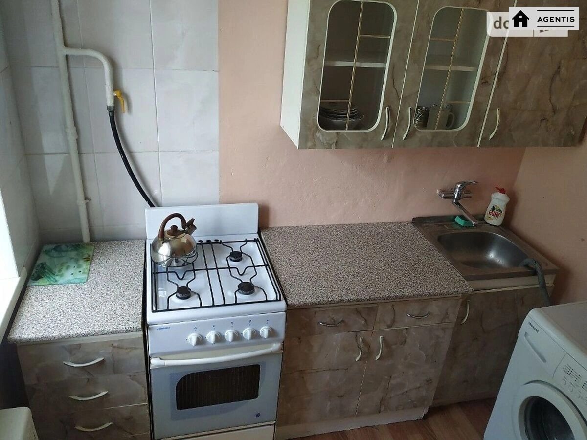 Сдам квартиру 2 комнаты, 50 m², 4 эт./5 этажей. 18, Віфлеємська вул., Киев. 