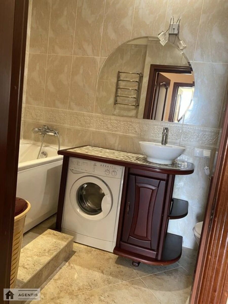 Сдам квартиру 2 комнаты, 60 m², 4 эт./4 этажа. Лысенко, Киев. 