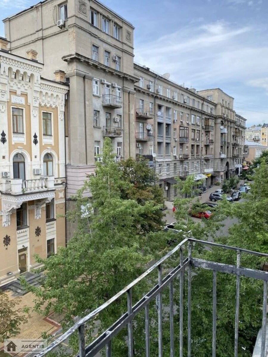 Сдам квартиру 2 комнаты, 60 m², 4 эт./4 этажа. Лысенко, Киев. 