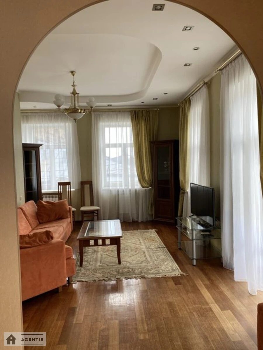 Сдам квартиру 2 комнаты, 60 m², 4 эт./4 этажа. Лысенко, Киев. 