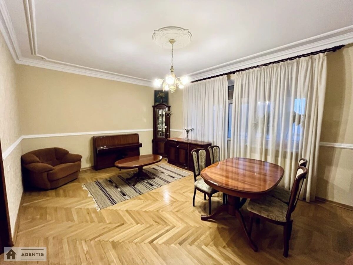 Сдам квартиру 5 комнат, 170 m², 4 эт./5 этажей. 14, Бехтеревский 14, Киев. 