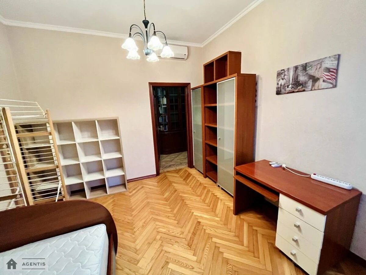 Сдам квартиру 5 комнат, 170 m², 4 эт./5 этажей. 14, Бехтеревский 14, Киев. 