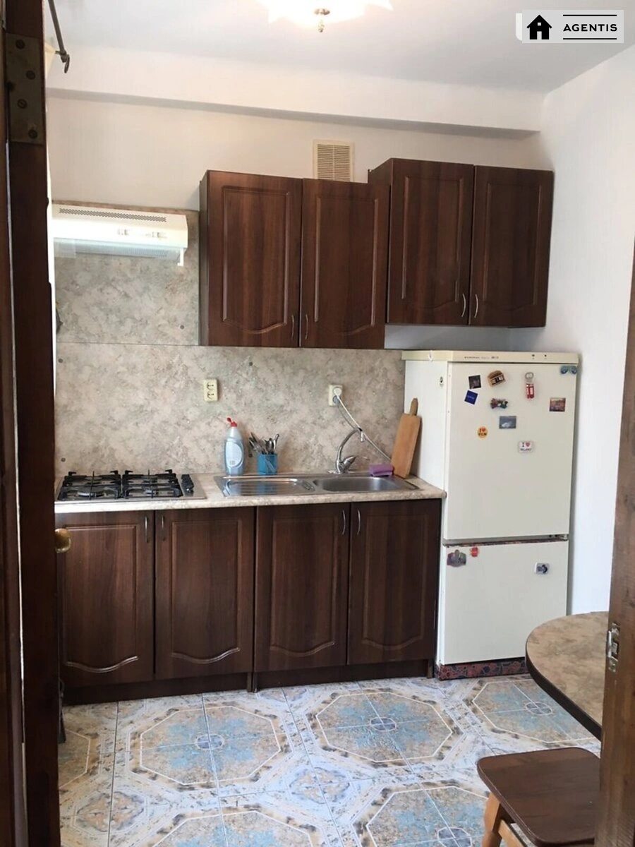 Сдам квартиру 3 комнаты, 63 m², 4 эт./5 этажей. 22, Глаголєвих вул. (Академіка Грекова), Киев. 