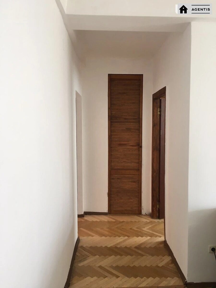 Сдам квартиру 3 комнаты, 63 m², 4 эт./5 этажей. 22, Глаголєвих вул. (Академіка Грекова), Киев. 