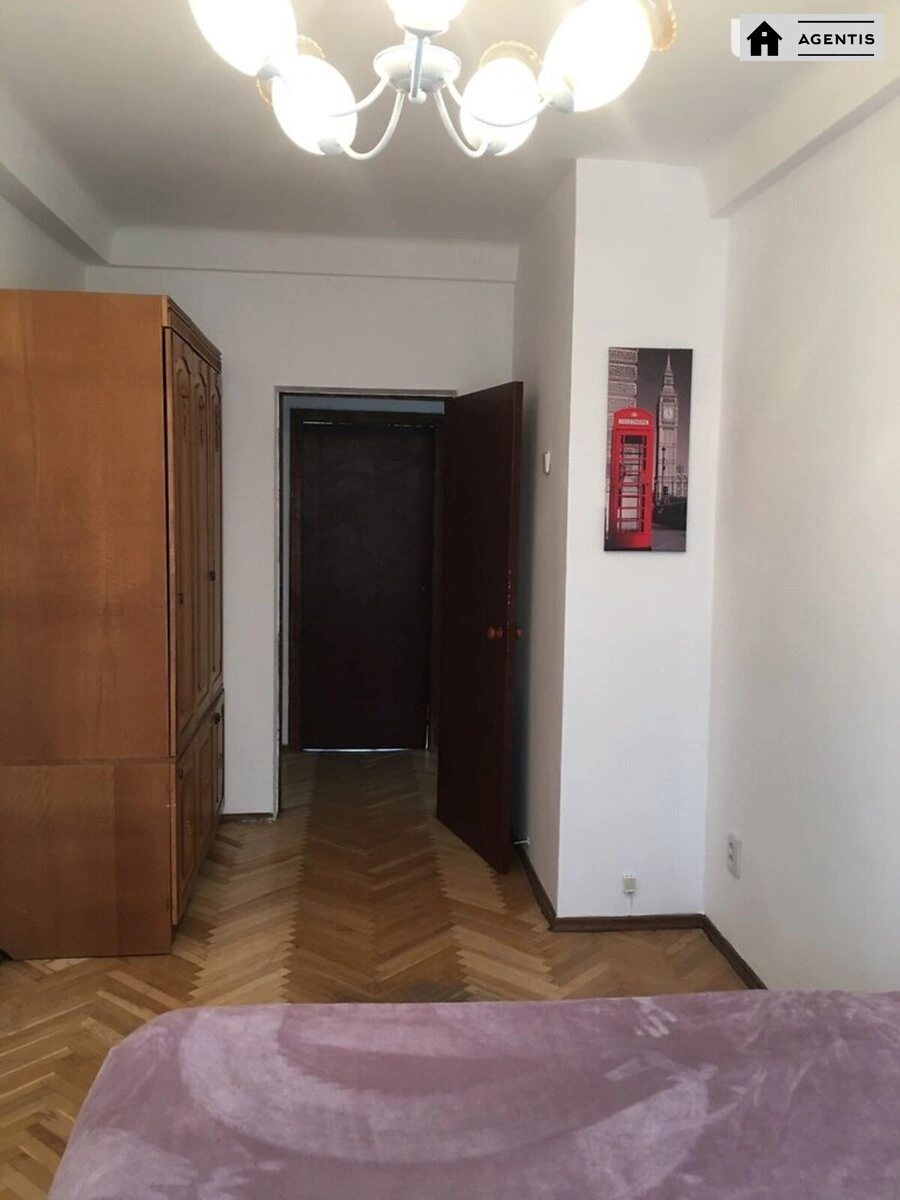 Сдам квартиру 3 комнаты, 63 m², 4 эт./5 этажей. 22, Глаголєвих вул. (Академіка Грекова), Киев. 