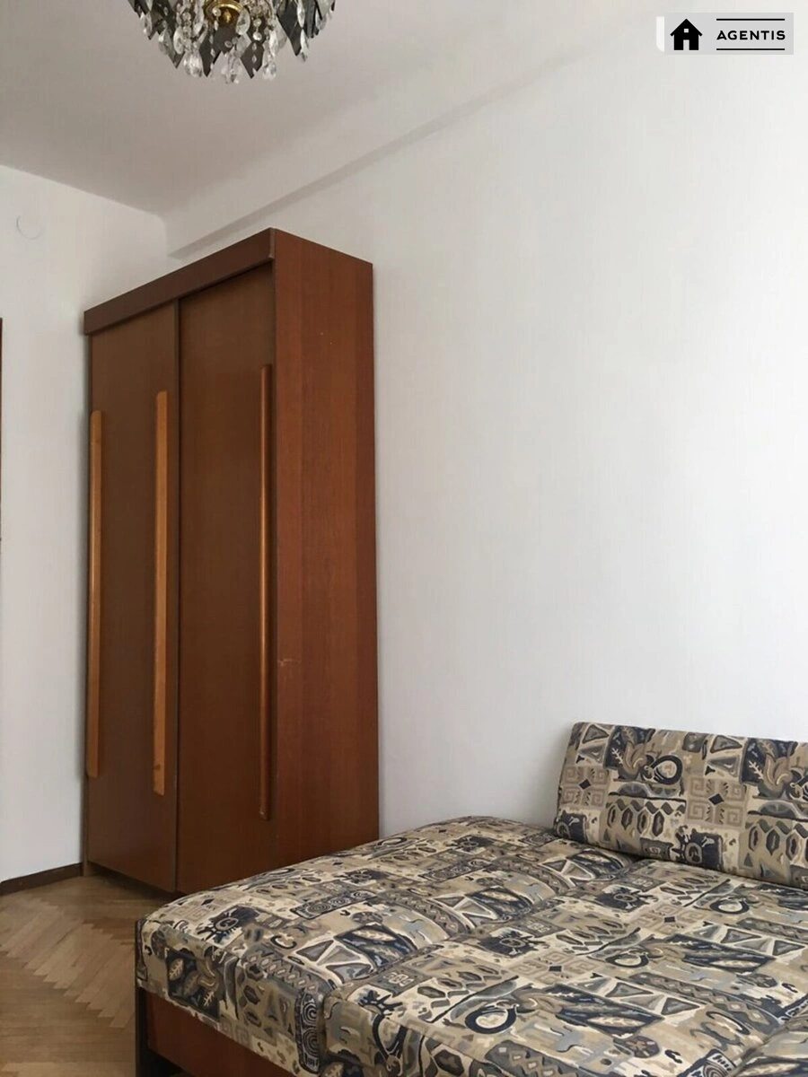 Сдам квартиру 3 комнаты, 63 m², 4 эт./5 этажей. 22, Глаголєвих вул. (Академіка Грекова), Киев. 