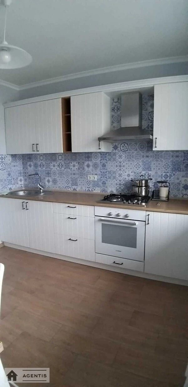 Сдам квартиру 2 комнаты, 68 m², 10 эт./10 этажей. 11, Кадетский Гай 11, Киев. 