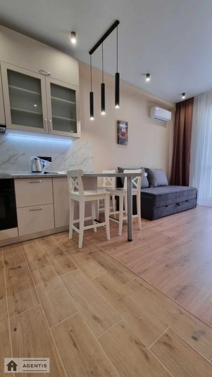 Сдам квартиру 1 комната, 41 m², 1 эт./16 этажей. Михайла Максимовича вул. (Онуфрія Трутенка), Киев. 