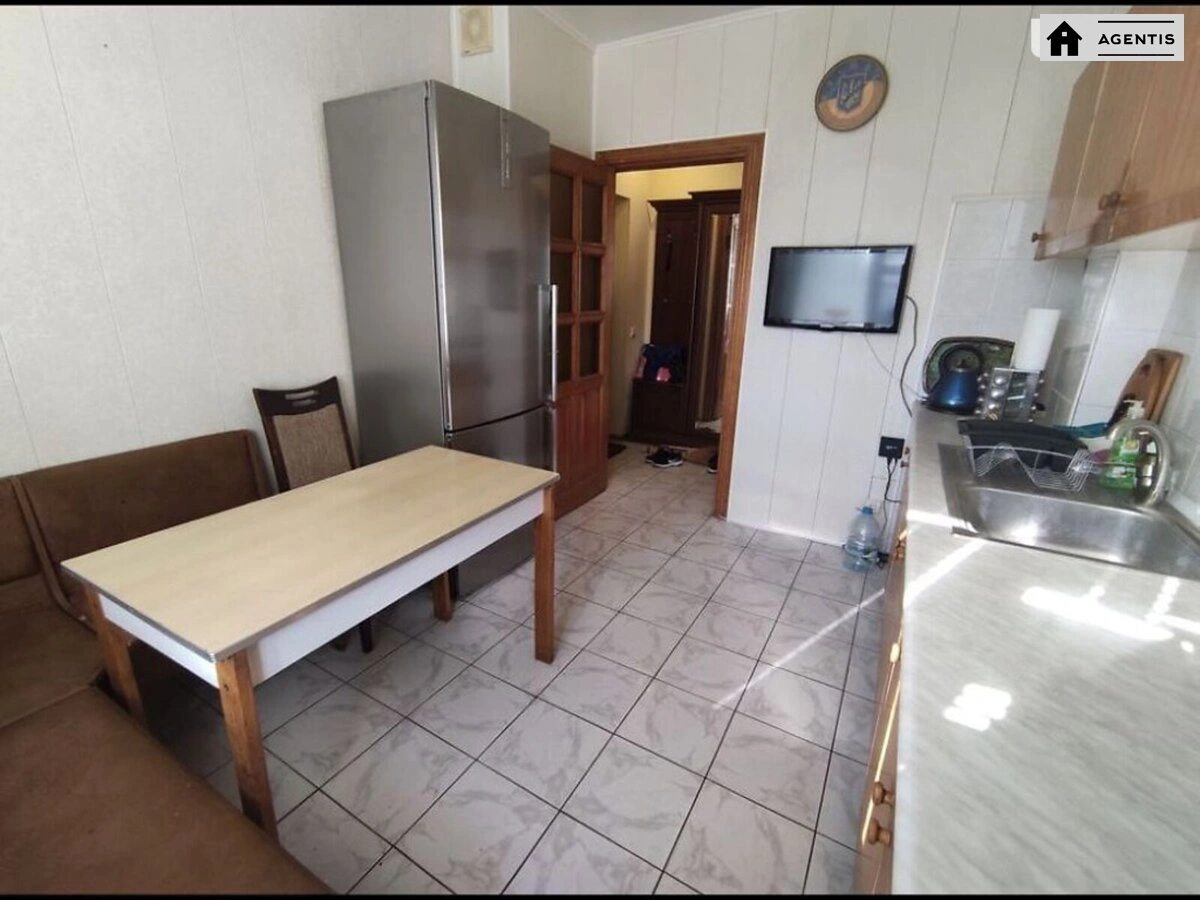 Сдам квартиру 3 комнаты, 76 m², 4 эт./9 этажей. 23, Якуба Коласа 23, Киев. 