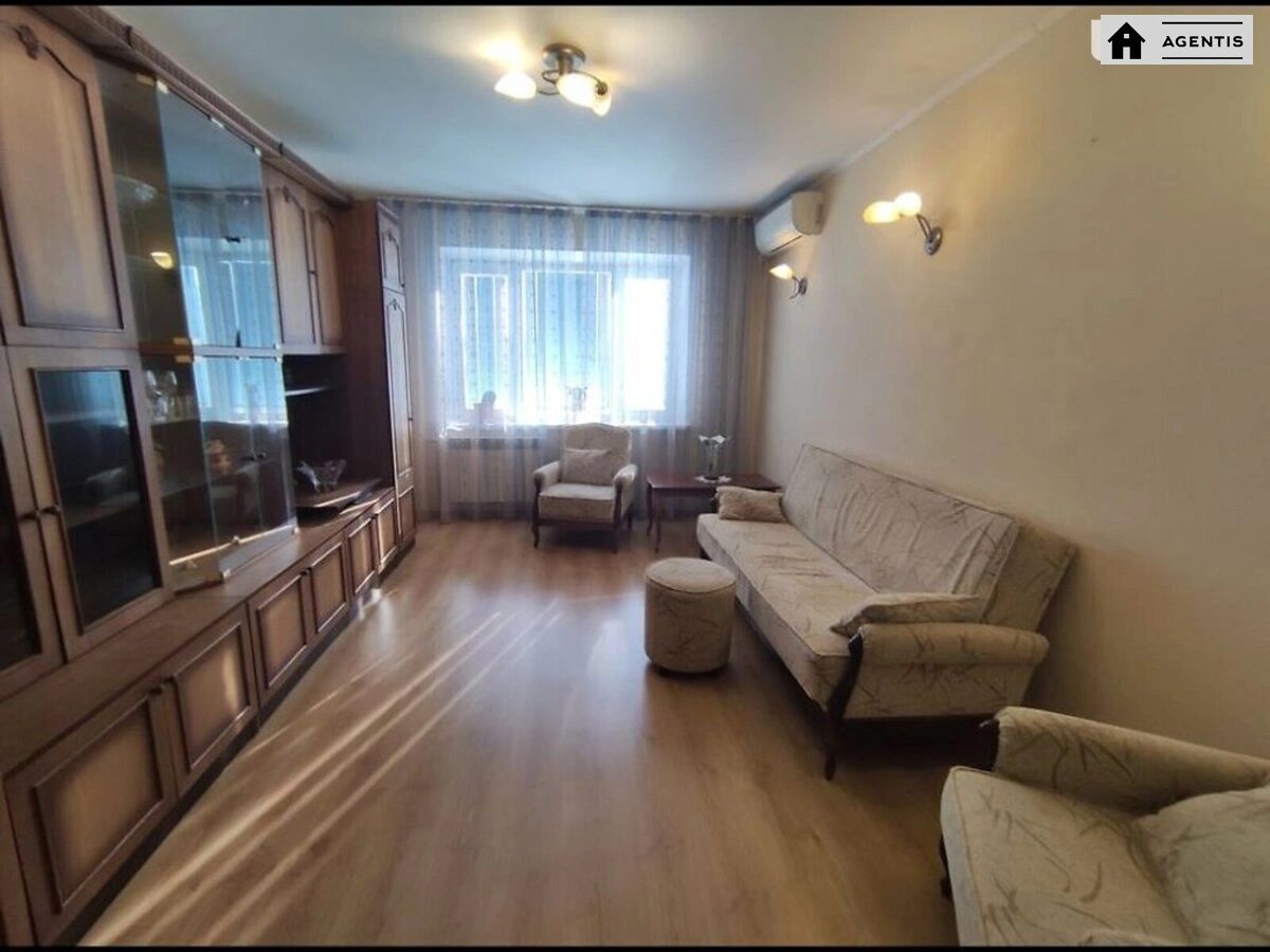 Сдам квартиру 3 комнаты, 76 m², 4 эт./9 этажей. 23, Якуба Коласа 23, Киев. 