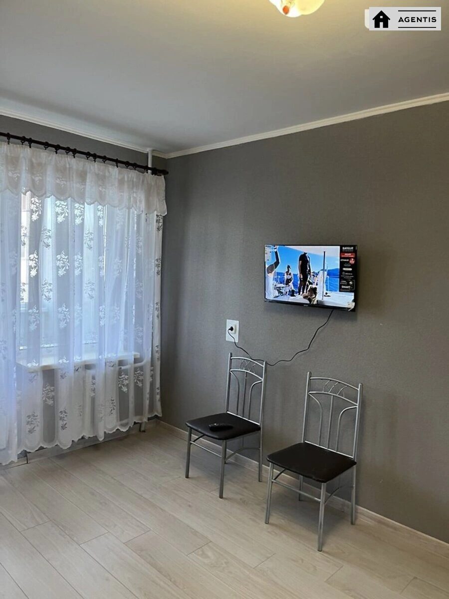 Сдам квартиру 2 комнаты, 67 m², 19 эт./22 этажа. 2, Олени Пчілки вул., Киев. 