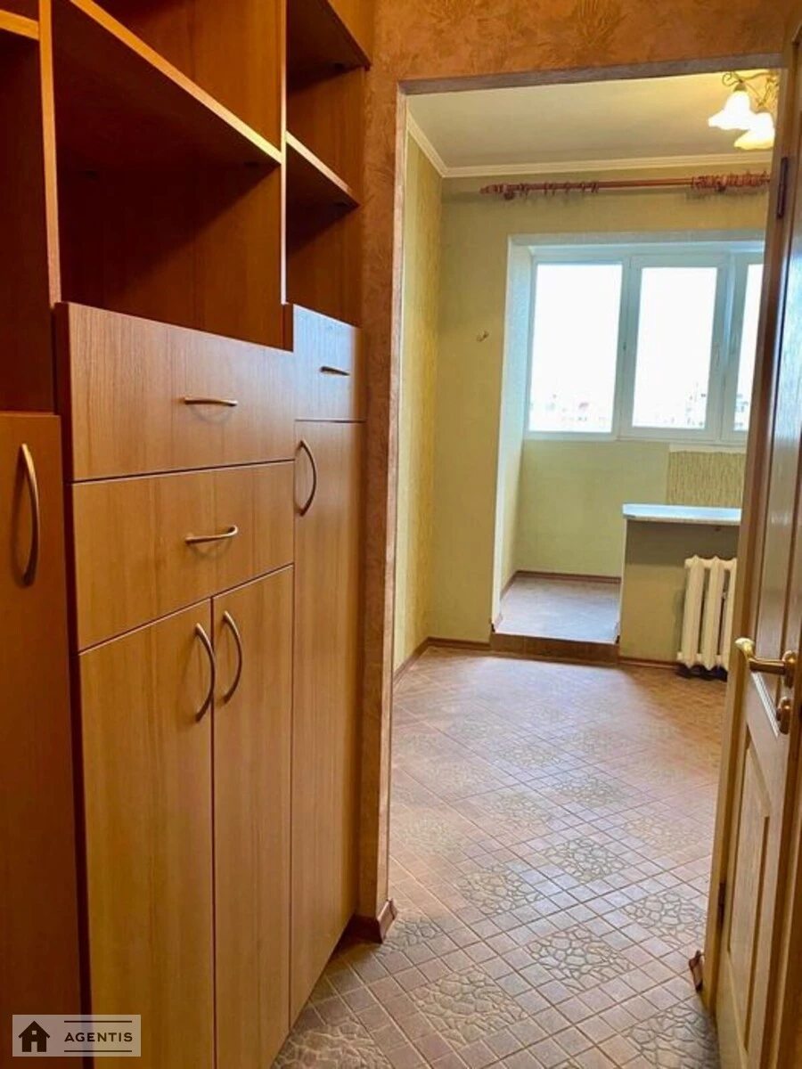 Сдам квартиру 1 комната, 40 m², 16 эт./16 этажей. Дарницкий район, Киев. 